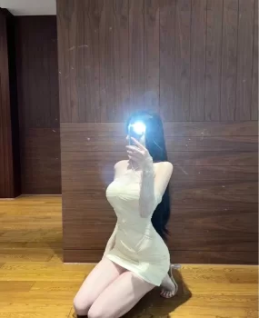 南京小姐姐肤白貌美大长腿