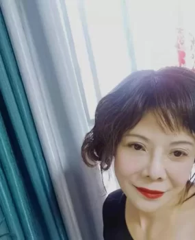 盘龙城一个熟女，自己开发的。