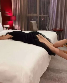 良家少妇➕在职老师，夫妻圈玩家找夫妻或者单
