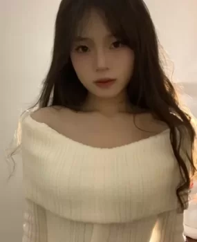 小巧玲珑 前凸后翘 抱着怼