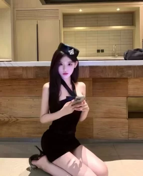 前凸后翘嫩妹妹可三通