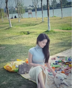 情趣欲望小骚女，玩的得劲