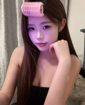 刚下海妹妹逼紧水多三点粉嫩