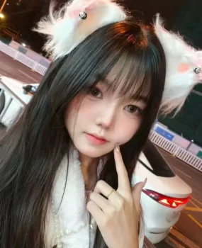 偶尔兼职的00后小妹