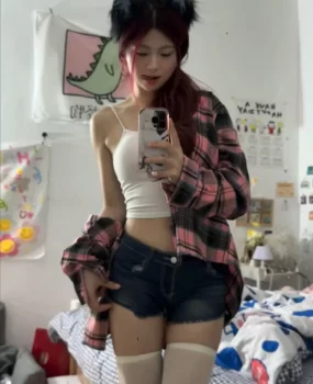 小妹刚下海小穴粉嫩多水