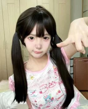 徐汇童颜巨乳小萝莉