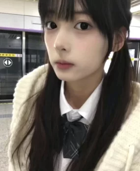 颜值还不错的兼职小妹