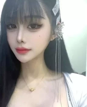 大眼睛大胸妹梦梦