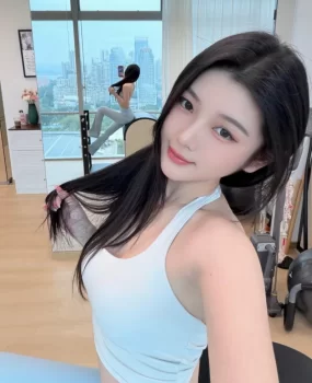 肤白貌美瑜伽老师