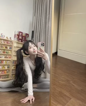 马尾辫一字马软体瑜伽00后妹妹