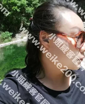 一个买汽车了美女微胖很爽