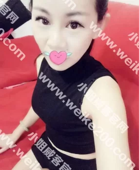 万寿路身高一米七的长腿靓妹——小雪，四百操到简直赚翻了！肤白波大腿玩年太温柔