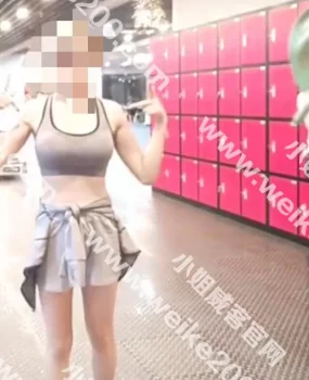 一个21岁的嫩妹子 身材正点 技术不错