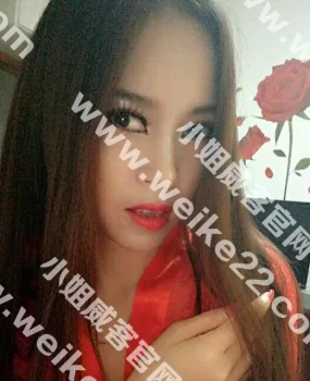 妖媚女郎雪儿笑起来很妩媚