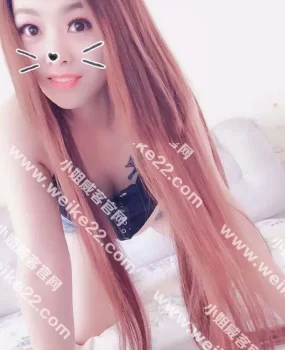 风骚小狐狸嫩嫩的小b向外喷水