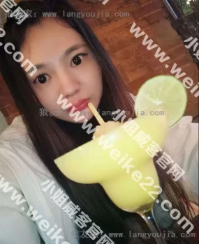 苗条少女，甜美高挑性感迷人