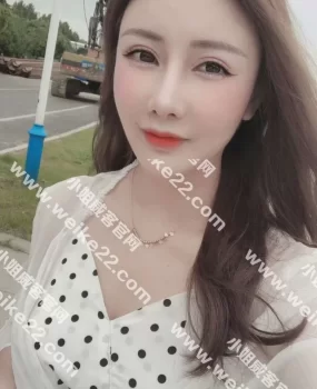 静安气质身材完美的女郎