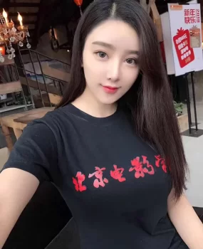 极品校花，颜值逆天，很惹人爱，干起来就是带劲