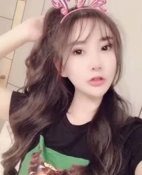 三点粉嫩的小可爱 叫床嗲嗲的