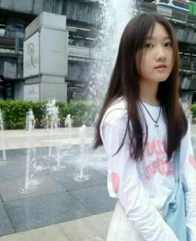 19岁的妹子 很新很容易动情 值得体验