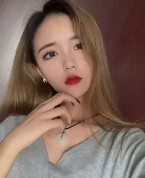 很漂亮的一位小姐姐