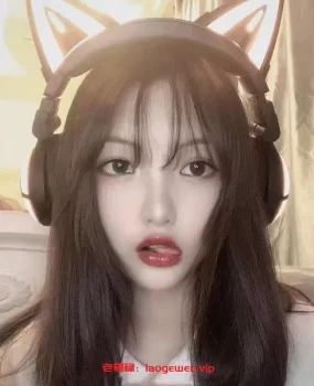 大学生兼职援交妹上位猛顶,被深插的狂狼淫叫