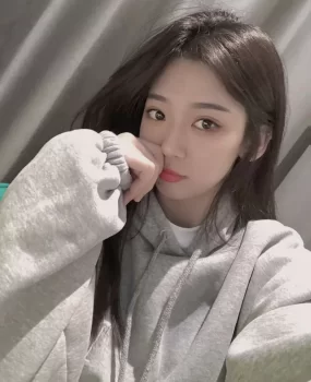 美术系甜美学妹，肥鲍水多，大战两小时床单湿了一大片