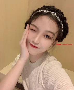 超可爱精致小姐姐，前凸后翘身材好