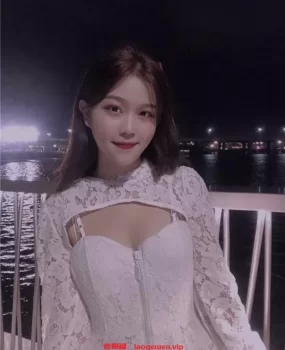 极品白虎可爱白裙小妹妹被拍打屁股用大肉肠操逼