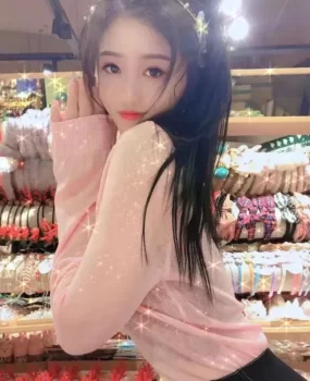 南宁极品兼职小骚女，身材爆灯屁股很翘，服务走心 放得开