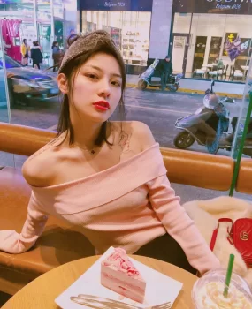 征服这个火辣小妹贼好玩