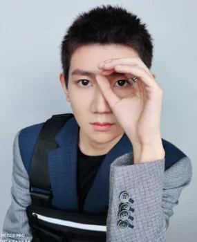 长相一般，年轻会聊天 据说94