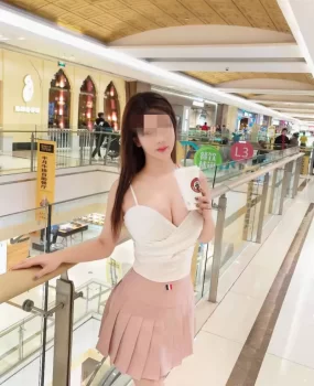 亲到我无法表达，小嘴唇温柔的菲菲，性价比超高的少妇