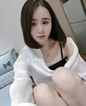 很甜美的妹子